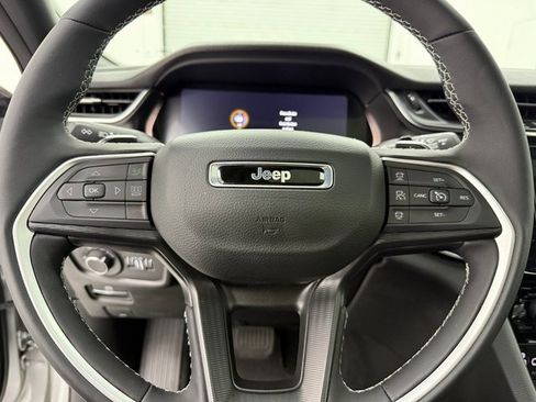 Used 2025 Jeep Grand Cherokee L Altitude image 13