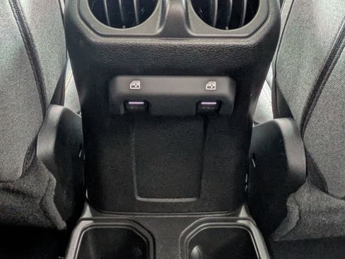 Used 2024 Jeep Gladiator Sport image 15