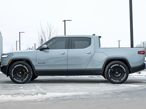 Used 2022 Rivian R1T Adventure image 6