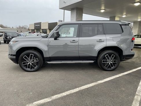 Used 2024 Lexus GX 550 image 8