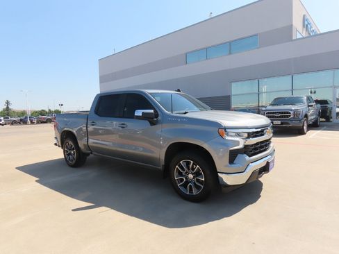 Used 2024 Chevrolet Silverado 1500 LT RWD image 6