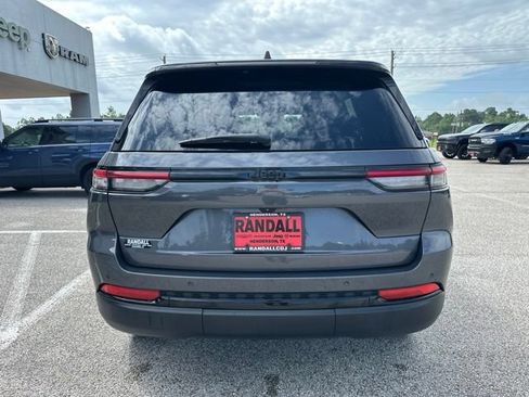 Used 2024 Jeep Grand Cherokee Altitude RWD image 6