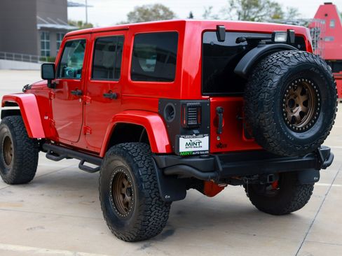 Used 2016 Jeep Wrangler Unlimited Rubicon w/ Connectivity Group image 10