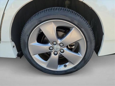 Used 2015 Toyota Prius Persona Series FWD image 9