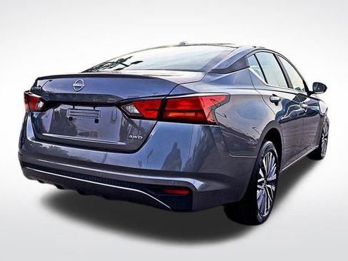 Used 2025 Nissan Altima 2.5 SV image 11