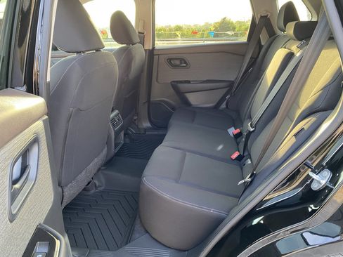 Used 2023 Nissan Rogue S image 15