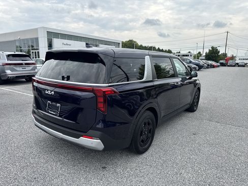 Used 2025 Kia Carnival FWD image 32