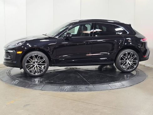 Certified 2025 Porsche Macan image 10