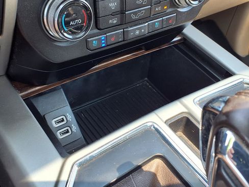Used 2018 Ford F150 Lariat w/ Equipment Group 502A Luxury AWD/4WD image 16