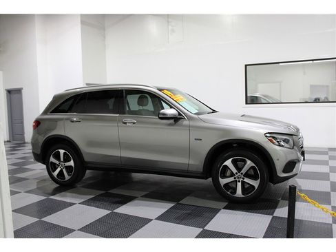 Used 2019 Mercedes-Benz GLC 350e 4MATIC image 1