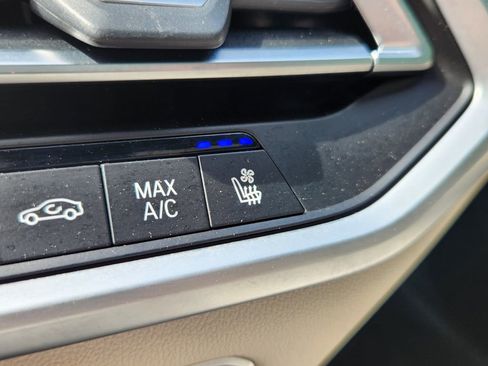 Used 2022 BMW X7 M50i w/ Dynamic Handling Package image 31