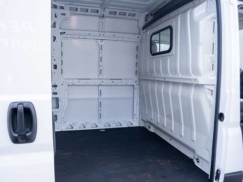 Used 2025 RAM ProMaster 2500 w/ Quick Order Package 22G SLT FWD image 18
