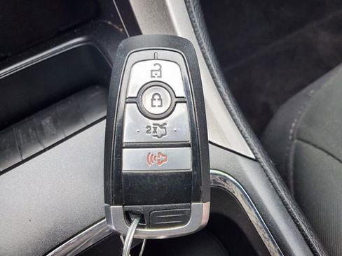 Used 2020 Ford Fusion SE image 32