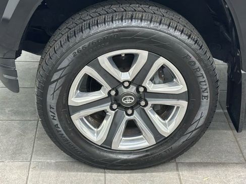 Used 2016 Toyota Tacoma Limited w/ Towing Package image 6