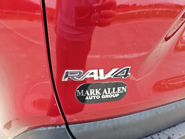 Used 2024 Toyota RAV4 XLE FWD image 31