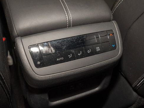 Certified 2024 Nissan Pathfinder SL image 8