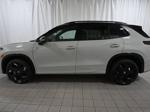 New 2026 Volkswagen Tiguan SE R-Line image 9