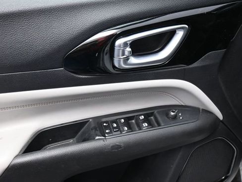 Used 2024 Jeep Compass Limited image 18