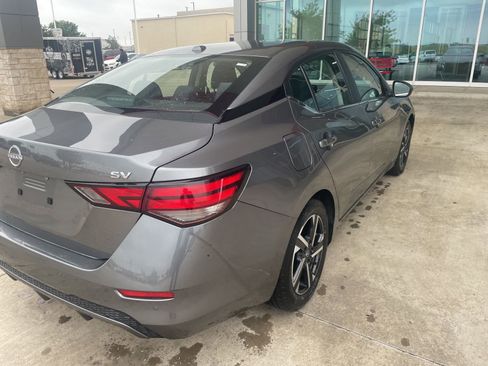 Used 2024 Nissan Sentra SV FWD image 9