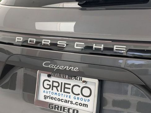 Used 2023 Porsche Cayenne image 11