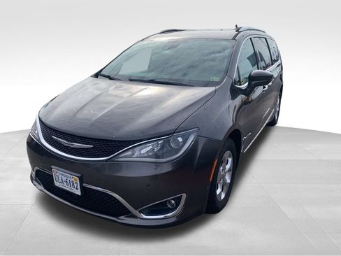Used 2017 Chrysler Pacifica Touring-L Plus w/ Advanced Safetytec Group image 3