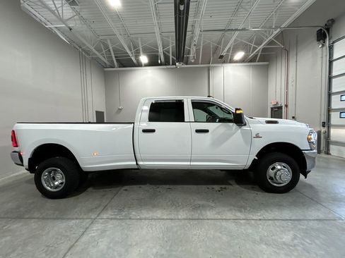 Used 2024 RAM 3500 Tradesman w/ Chrome Appearance Group image 5