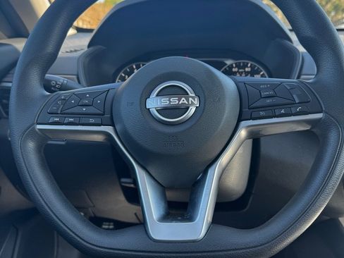 Used 2025 Nissan Altima 2.5 SV image 18