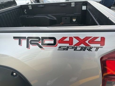 Used 2018 Toyota Tacoma TRD Sport image 5