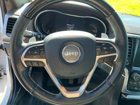 Used 2017 Jeep Grand Cherokee Overland RWD image 22