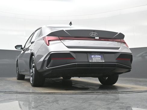 Used 2025 Hyundai Elantra Limited FWD image 29