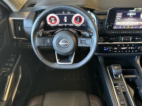 Used 2023 Nissan Pathfinder Platinum FWD image 13