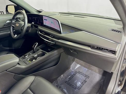 Used 2024 Cadillac XT4 Sport w/ Technology Package image 29