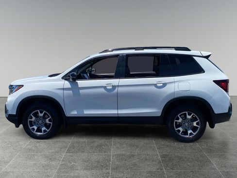 Used 2023 Honda Passport TrailSport image 2