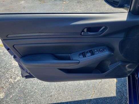 Certified 2024 Nissan Altima 2.5 S FWD image 9