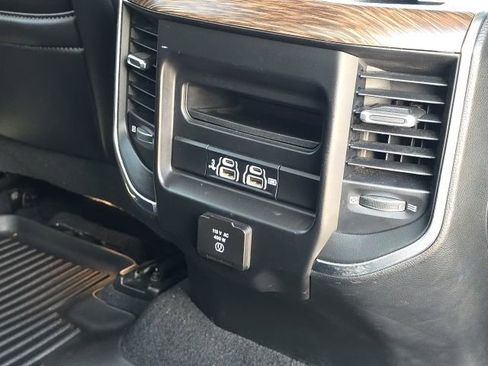 Used 2019 RAM 1500 Laramie AWD/4WD image 18