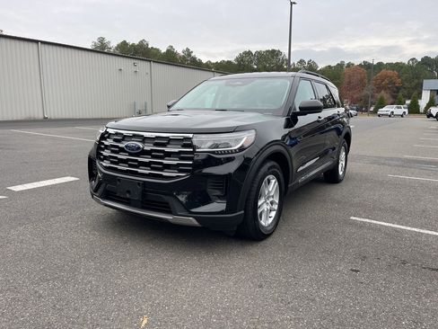 Used 2025 Ford Explorer Active image 2