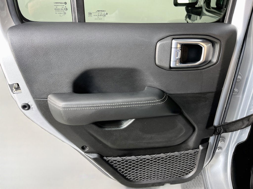 Used 2023 Jeep Wrangler Unlimited Sahara AWD/4WD image 29