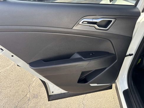 Used 2024 Kia Sportage LX image 16