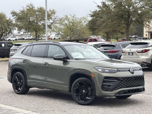 New 2026 Volkswagen Tiguan SE R-Line FWD image 1