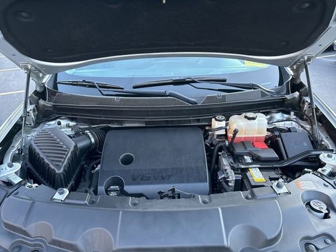 Used 2021 Chevrolet Traverse LT image 37