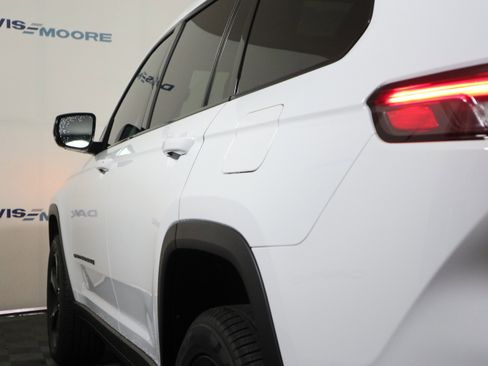 New 2025 Jeep Grand Cherokee L Limited w/ Black Appearance Package image 11