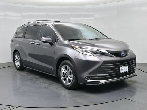 Used 2021 Toyota Sienna Limited FWD image 28