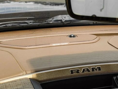 Used 2021 RAM 2500 Limited AWD/4WD image 37