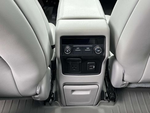 Used 2019 GMC Acadia SLT image 18