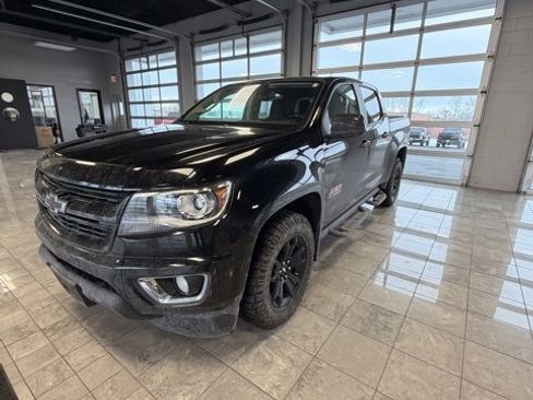 Used 2016 Chevrolet Colorado Z71 w/ Z71 Midnight Edition image 2