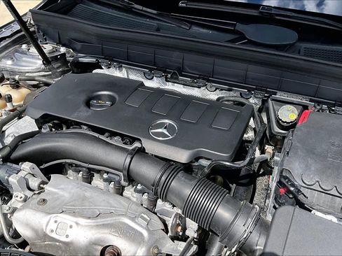 Used 2021 Mercedes-Benz GLB 250 image 32