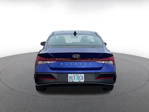Used 2025 Hyundai Elantra SEL image 12