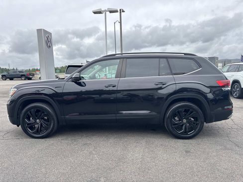 Used 2022 Volkswagen Atlas SE w/ Black Wheel Package image 2