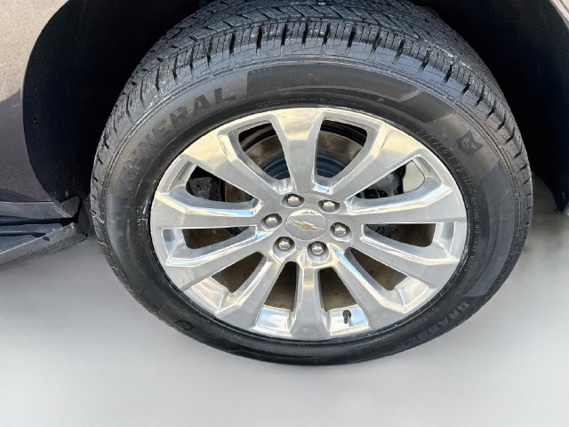 Used 2023 Chevrolet Suburban Premier AWD/4WD image 34