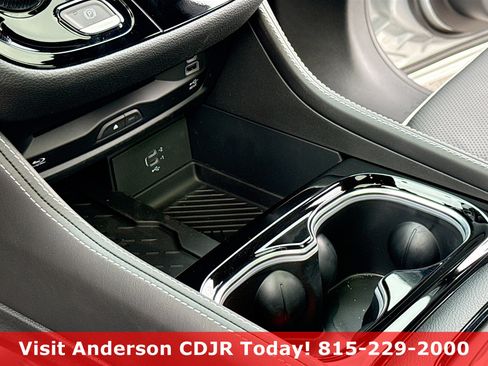 New 2026 Chrysler Pacifica Limited w/ Uconnect Theater Family Group image 12